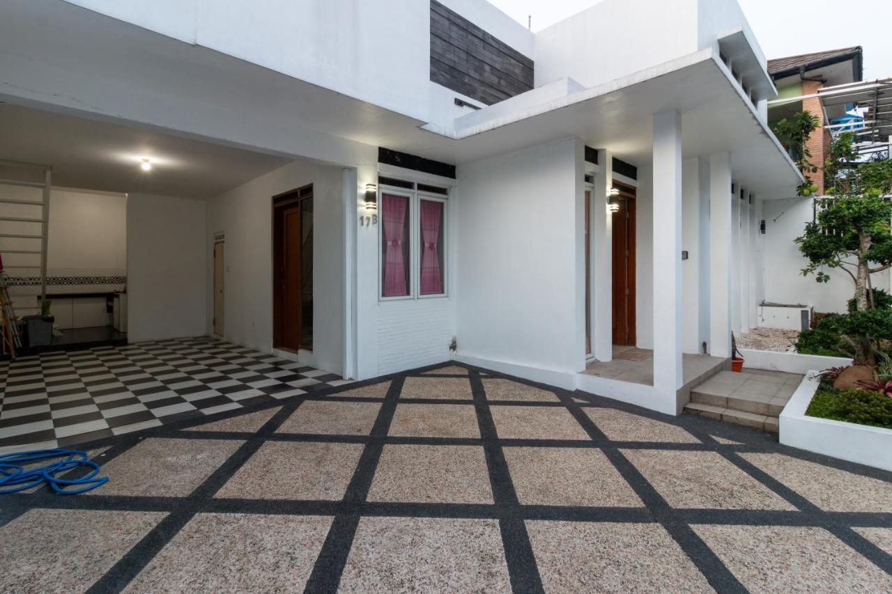 Spacious, White-Villa Belgareti @Kiara Condong Бандунг Екстер'єр фото